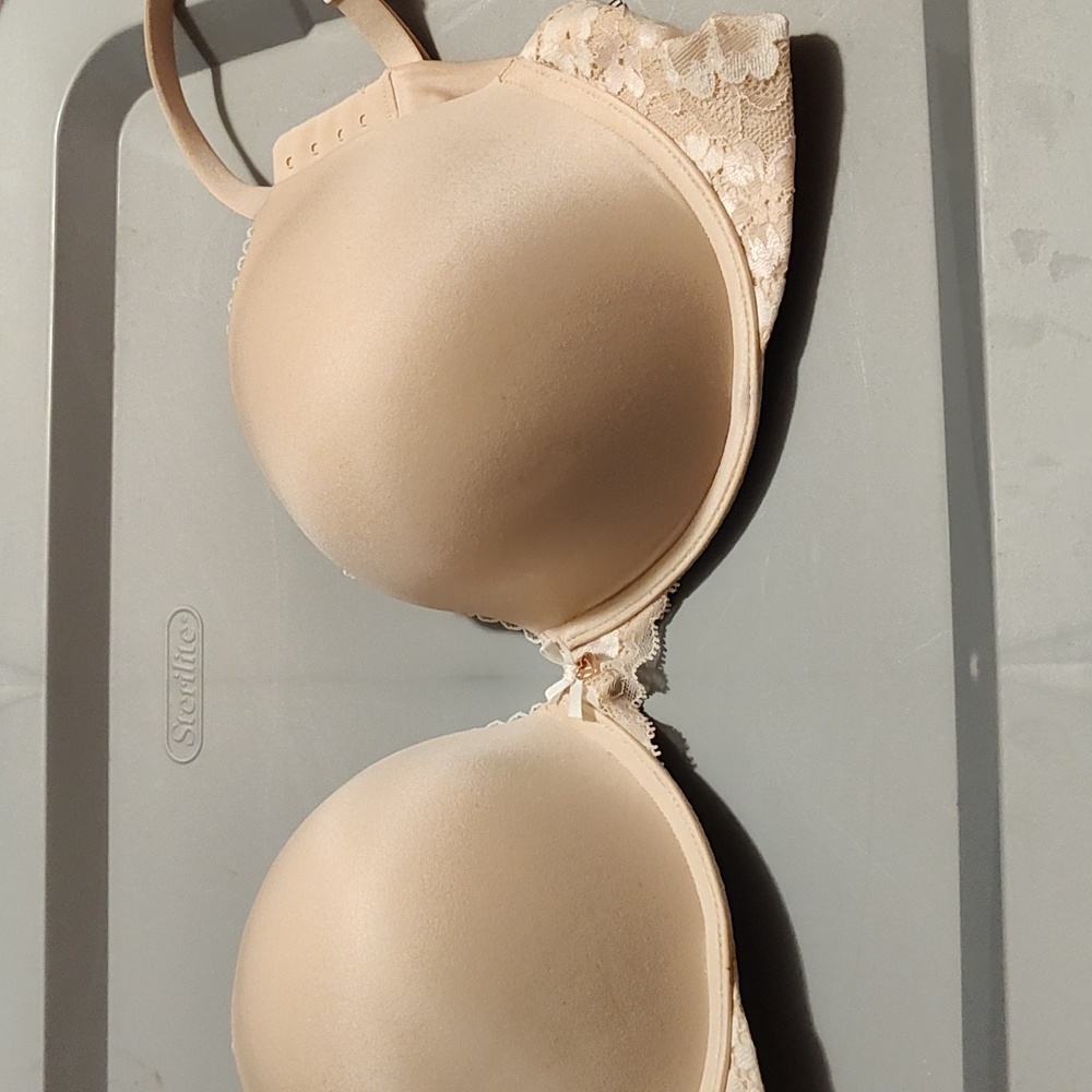 Victoria secret bra size 38D never worn